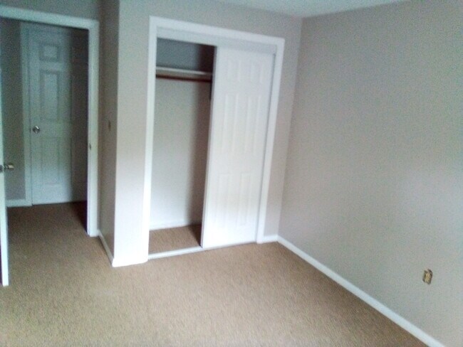 BEDROOM CLOSET - 32 Nicholas Ct