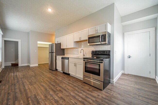 Building Photo - 732 1/2 Neil Ave