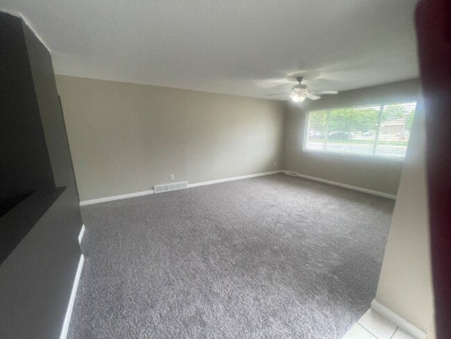 Foto del edificio - 3033 W 13th St