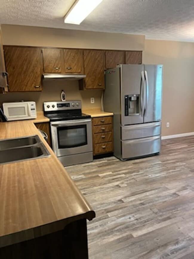 Building Photo - 172-174 Northwood Drive