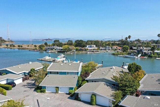 Building Photo - 39 Porto Bello Dr