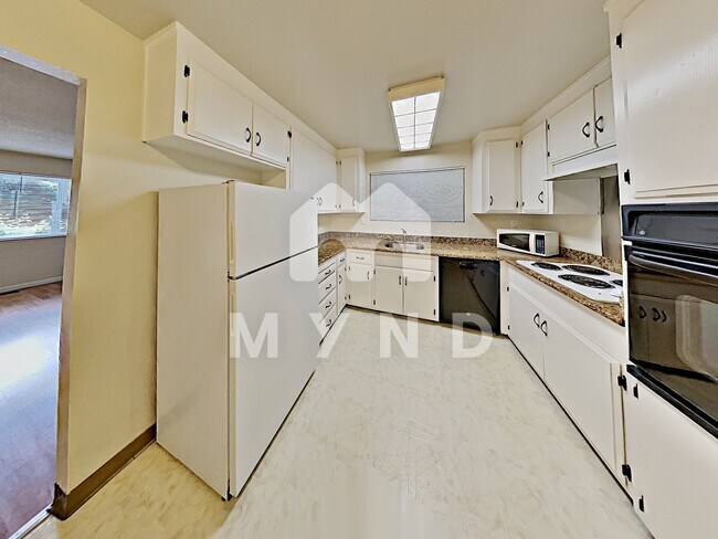 Foto del edificio - 874 Burbank Dr Apt 4