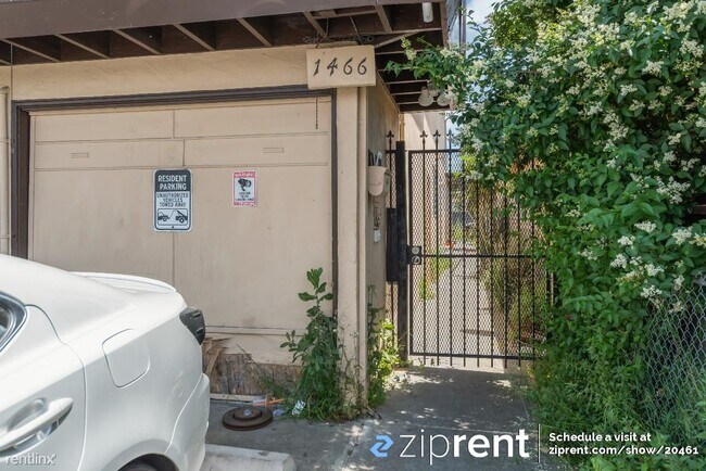 Foto del edificio - 2 br, 1 bath Triplex - 1466 77th Avenue, O...