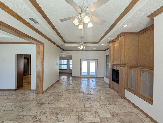 Building Photo - Luxurious Relaxation in Raintree