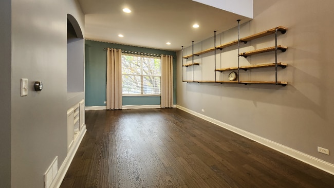 Building Photo - 609 S Jade Ln