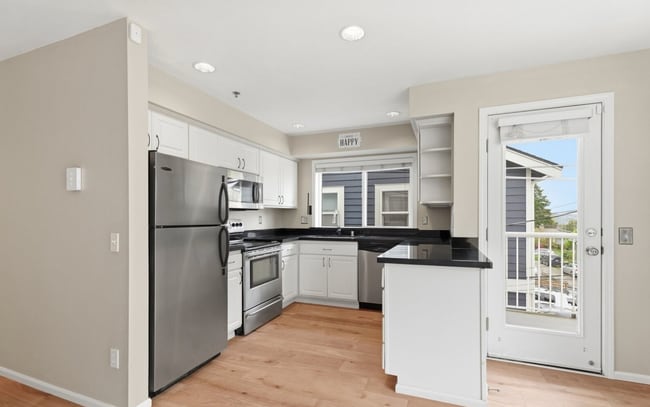 Building Photo - North Admiral 2BR Condo w/ Balcony & View! Won't Last Long!!