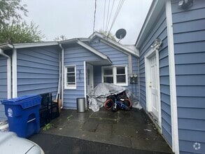Building Photo - 81 Benedict St