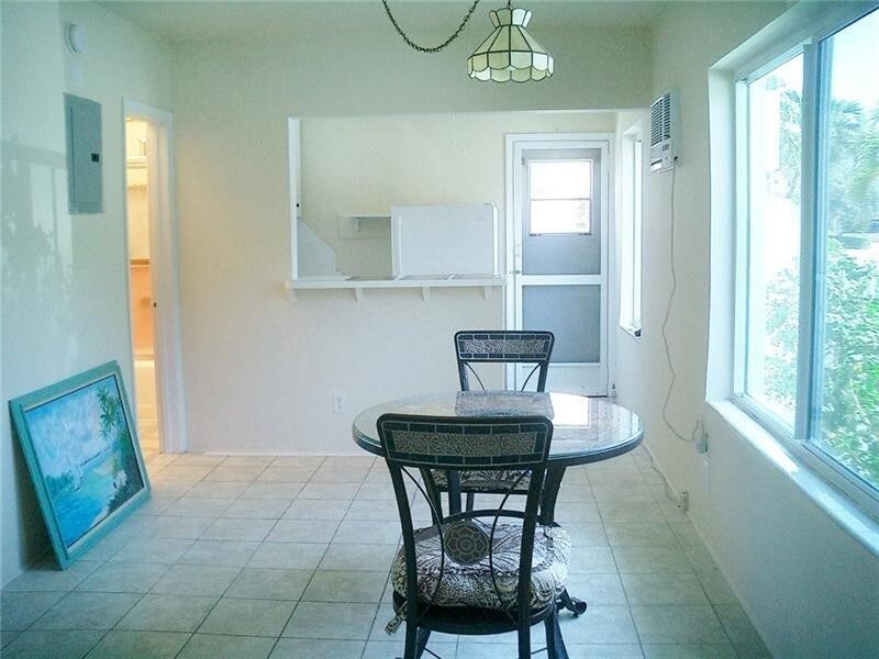 Primary Photo - 4228 N Ocean Dr