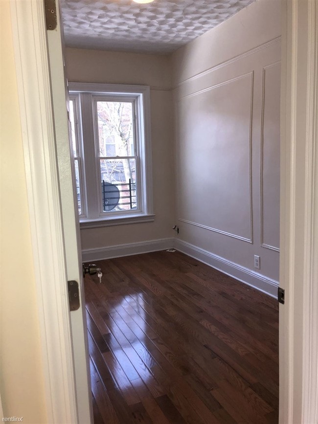 Building Photo - 5 br, 1 bath Apartment - 86 E 94th St