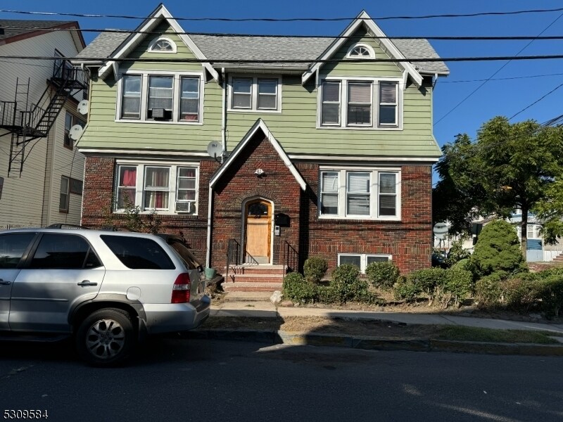 Primary Photo - 94 Delmar Pl