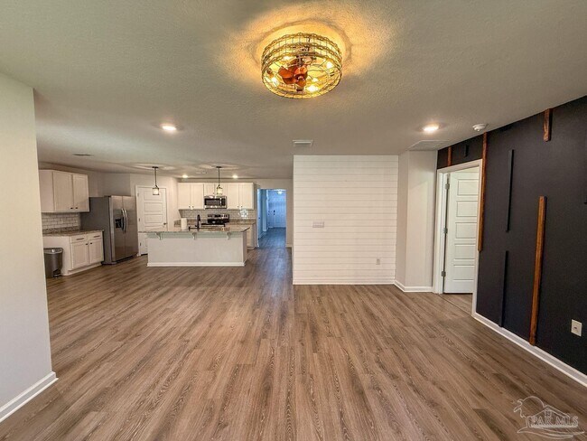 Foto del edificio - 6352 Burrow Ln