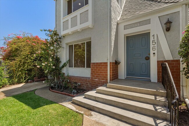 Foto del edificio - 4 Bed • 3 Bath • 2,135 Sq Ft (Main House) ...