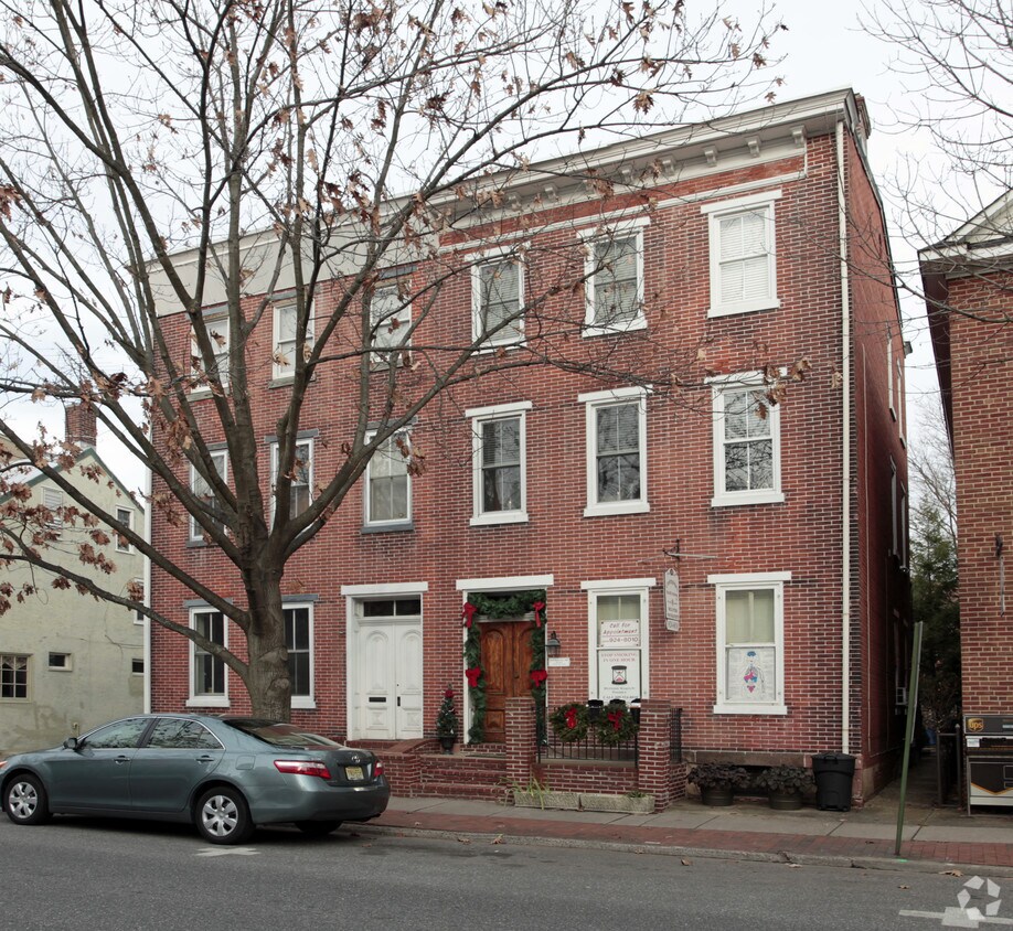 Primary Photo - 319 Farnsworth Ave
