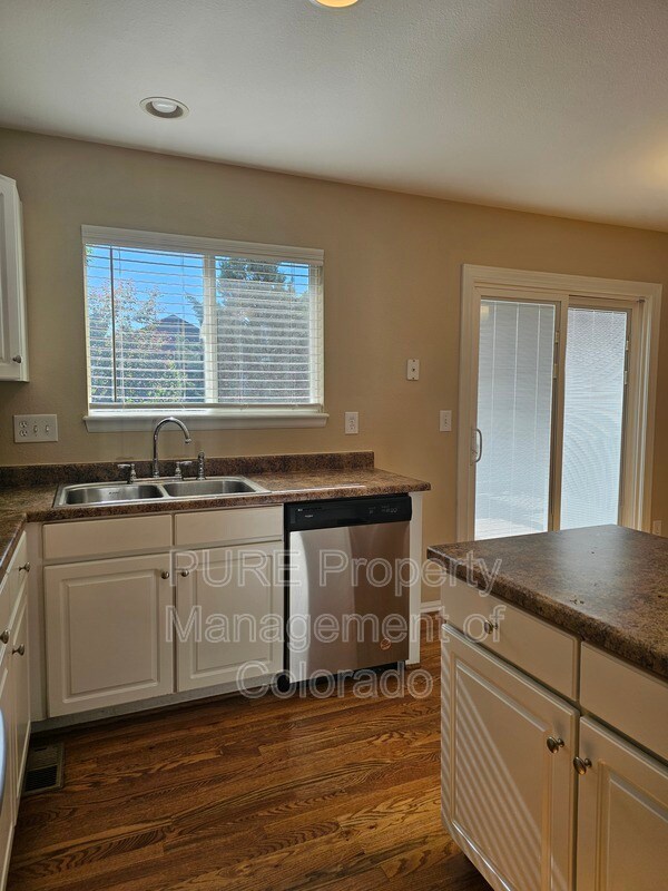 Building Photo - 9735 Moss Rose Cir