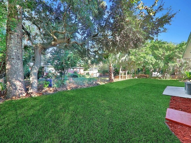 Building Photo - 6331 Pine Summit Dr