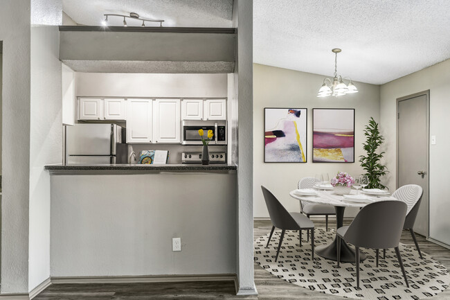 Cocina y comedor - Vue at Knoll Trail Apartments