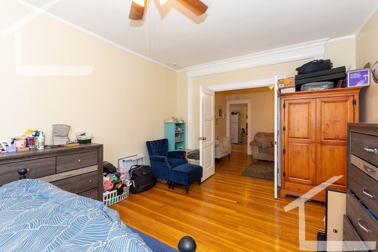 Very spacious 3 bed in Brookline... - Very spacious 3 bed in Brookline...