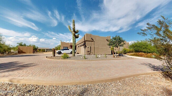 Foto del edificio - 5740 E Red Bird Rd