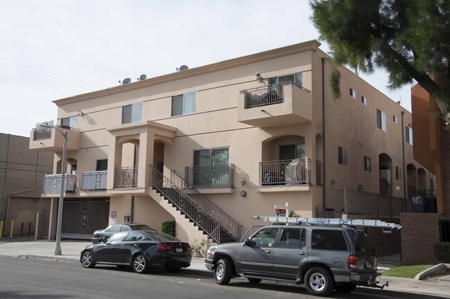 Foto del edificio - 7223 Baird Ave