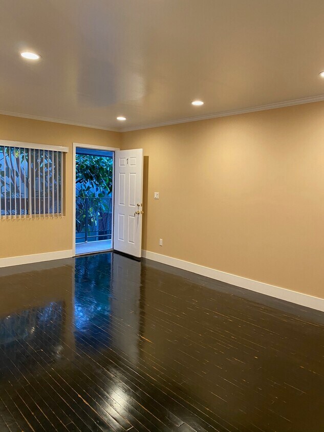 1045 N Genesee Ave, West Hollywood, CA 90046 1045 N Genesee Ave West