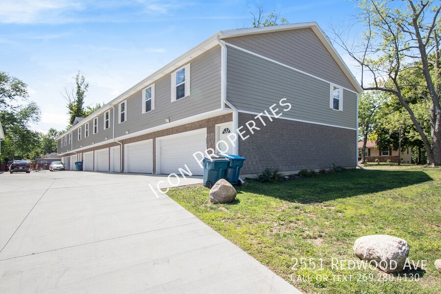 GARAGES2551 Redwood Ave Apartment for Rent in Kalamazoo, MI