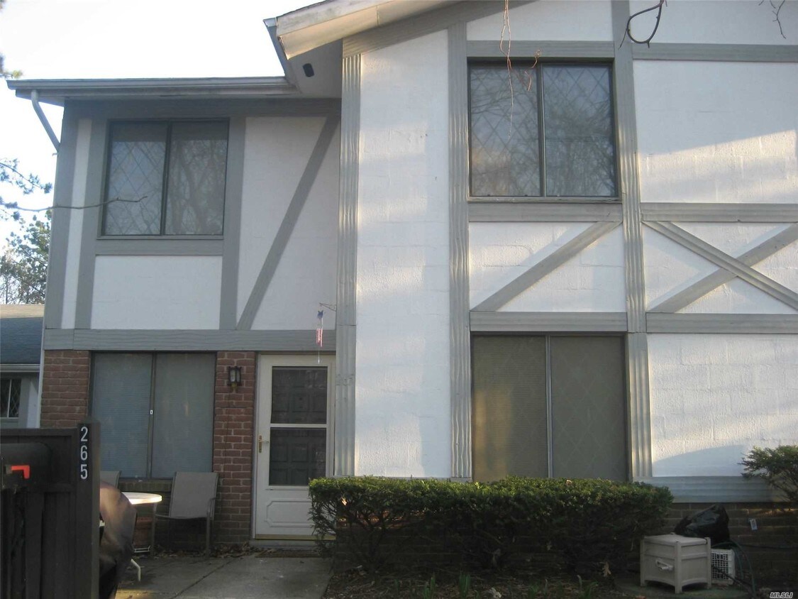 Primary Photo - 265 Birchwood Rd