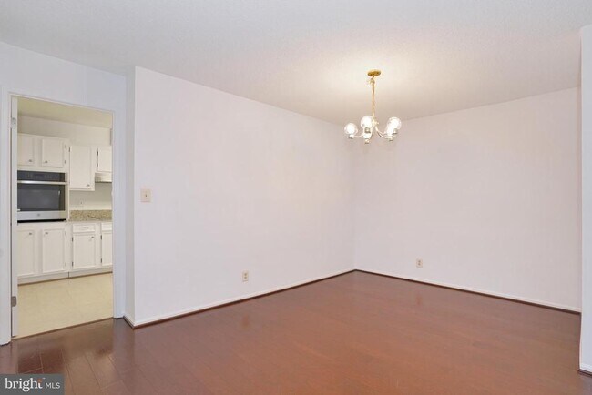 Foto del edificio - 5903 Mt Eagle Dr