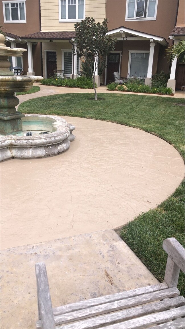 Building Photo - 4644 Carpinteria Ave