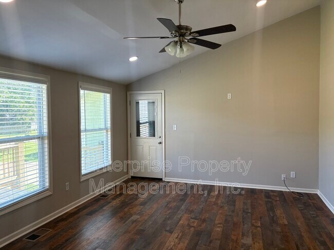 Building Photo - 6843 Autumnhill Ln