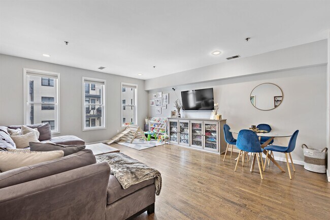 Foto del edificio - 901 Madison St