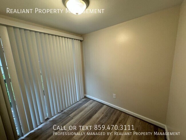 Foto del edificio - 209 Lakeshore Dr