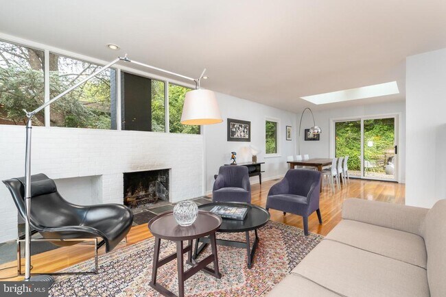 Foto del edificio - 3122 Brooklawn Terrace