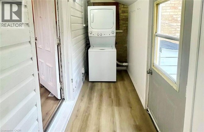 Building Photo - 33 Bute St