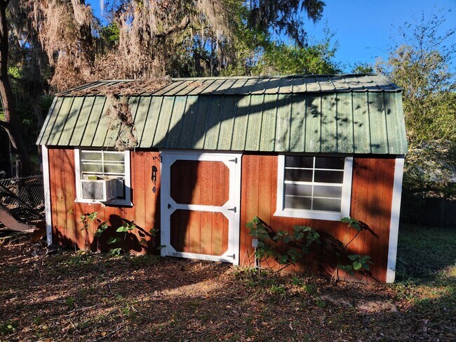 Foto del edificio - 2br - 2 Bed 2 Bath with Bonus space and 11x20 shed