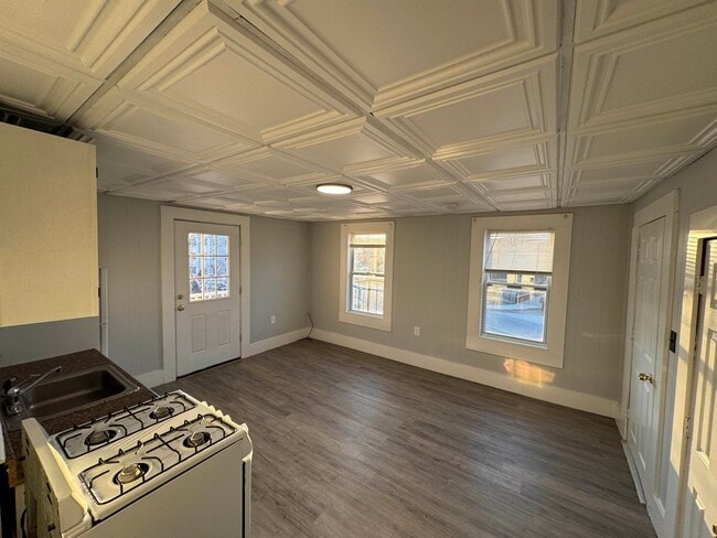 Foto del edificio - 30 Ledge St