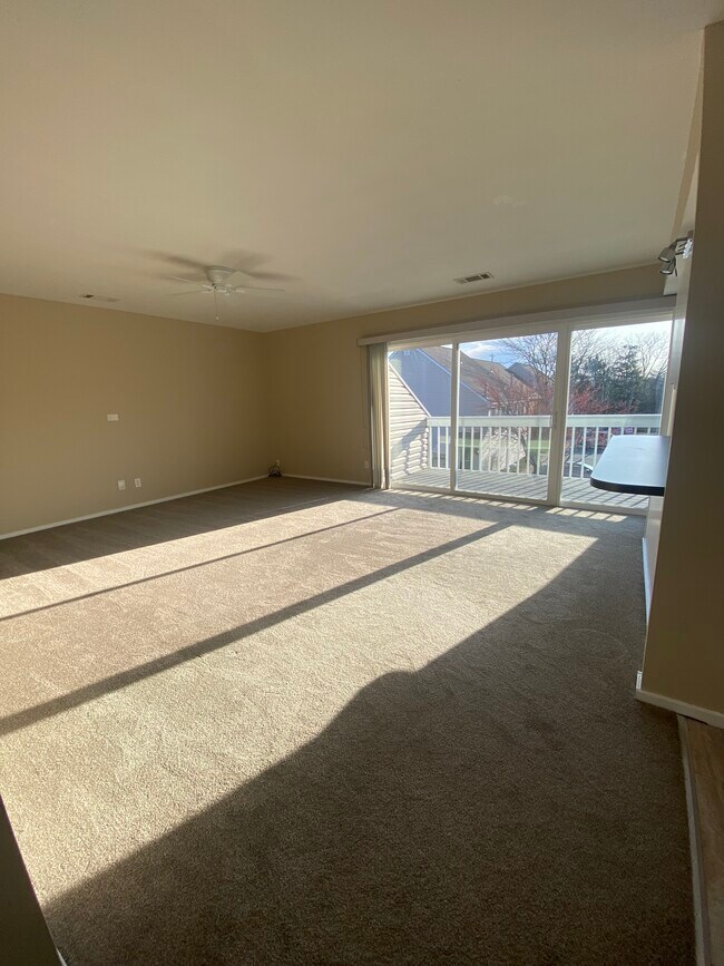 Sala de estar - 105 E Ticonderoga Dr