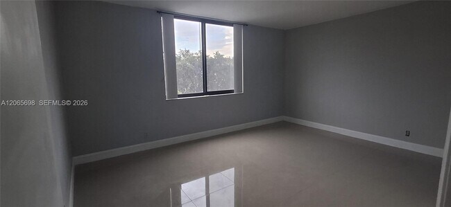 Foto del edificio - 901 Hillcrest Dr