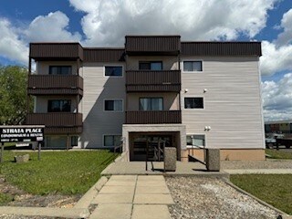 Building Photo - 10012-10013 3 St