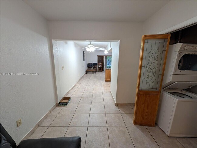 Foto del edificio - 1037 SW 76th Ave