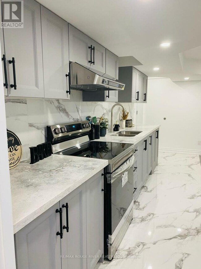 Building Photo - 8 Wimbledon Ct