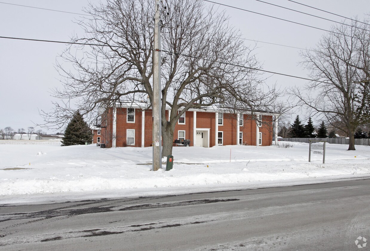 Primary Photo - Colonial Manor Apartments