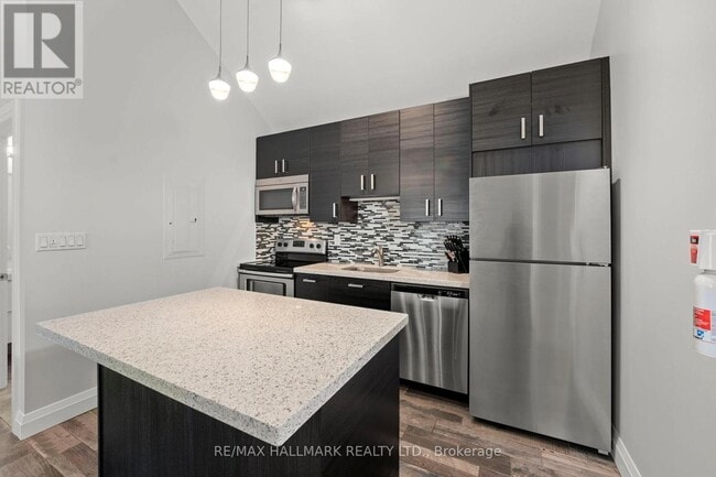 Building Photo - 276 King Edward Ave