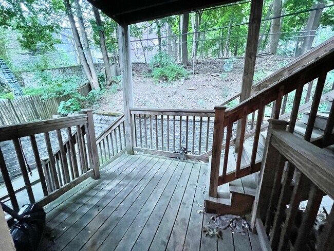 Foto del edificio - 128 Hillside St