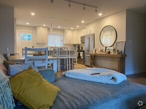 Building Photo - 2485 Idiens Way