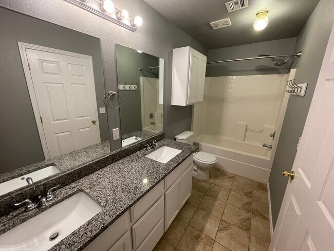 Master Bathroom - 2825 SE 89th Terrace