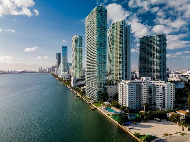 Foto del edificio - 3301 NE 5th Ave