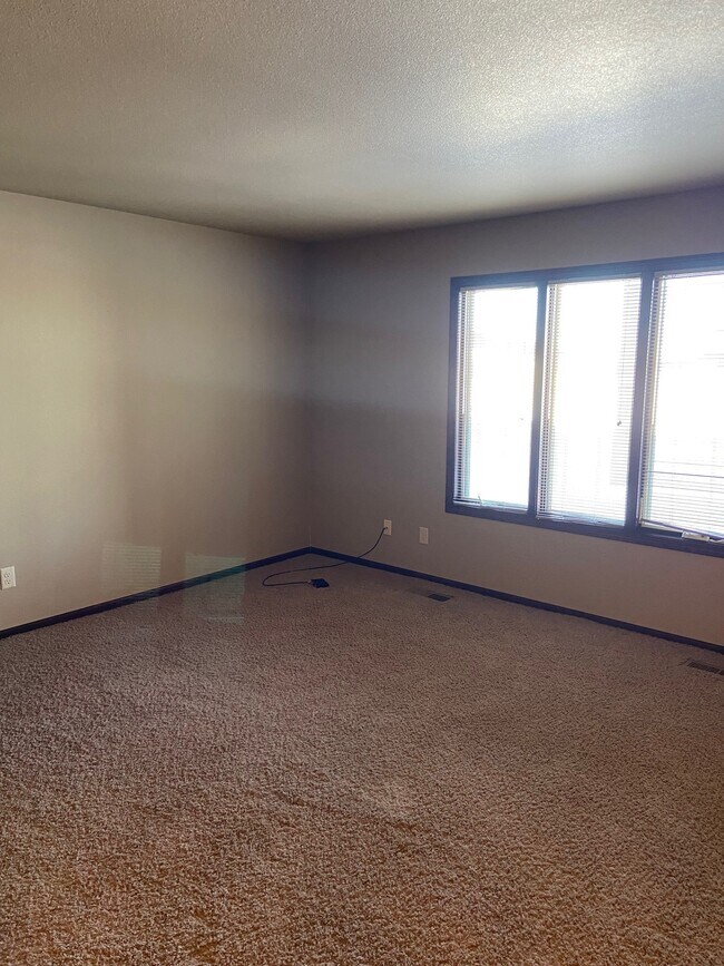 Building Photo - 1780 E Calgary Ave