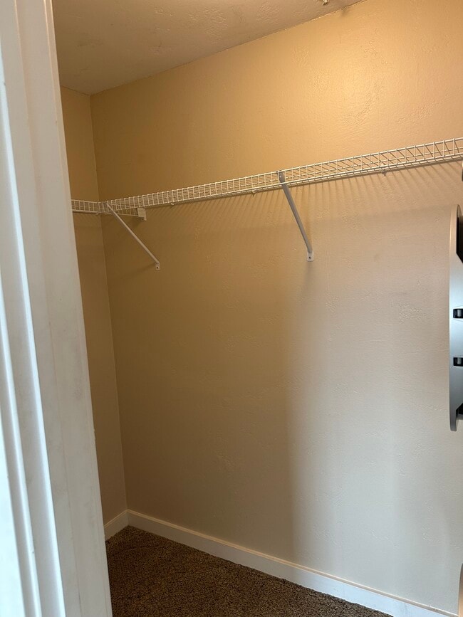 Foto del edificio - 6400 Christie Ave