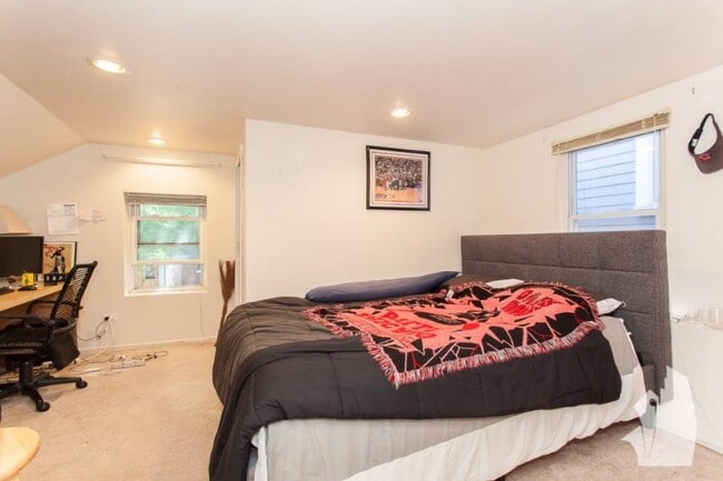 Building Photo - 3 bedroom in Chicago IL 60614