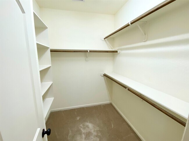 Foto del edificio - 12147 San Luca St